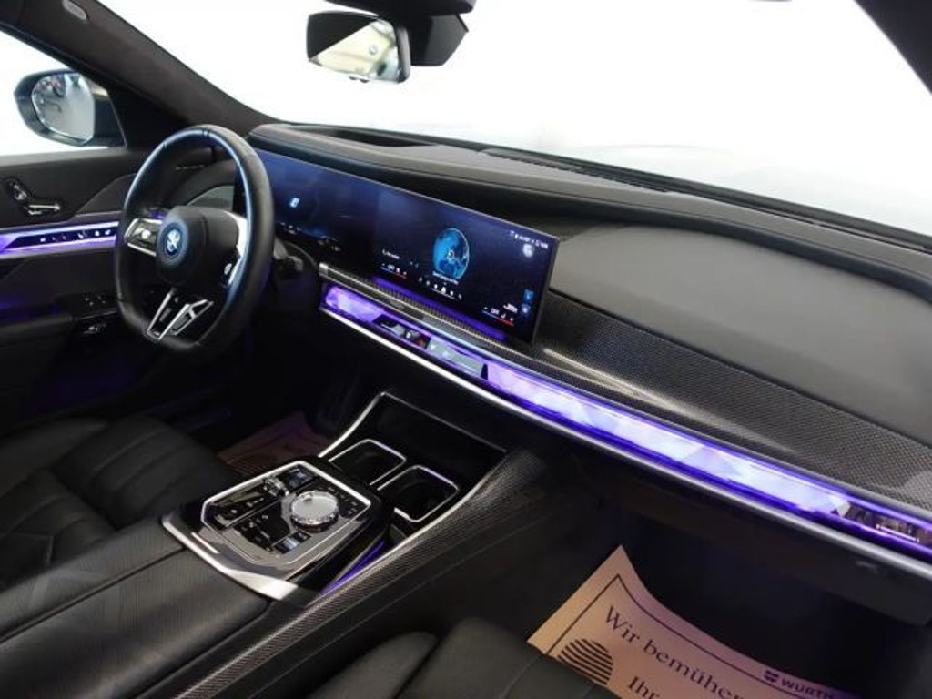 BMW i7