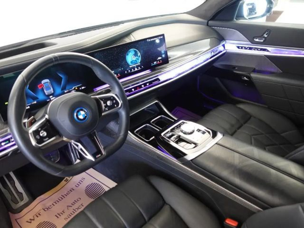 BMW i7