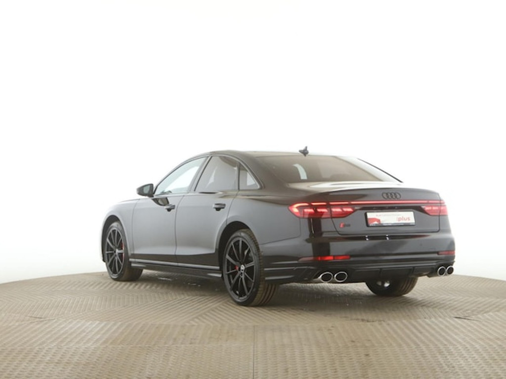 Audi S8