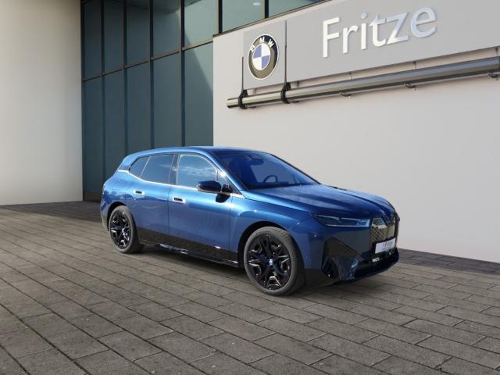 BMW iX
