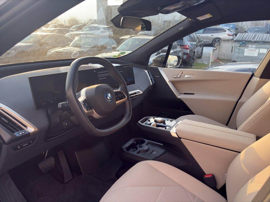 BMW iX