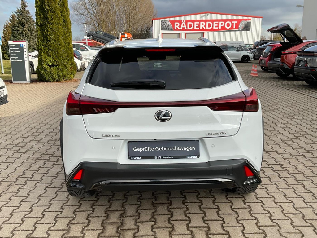 Lexus UX