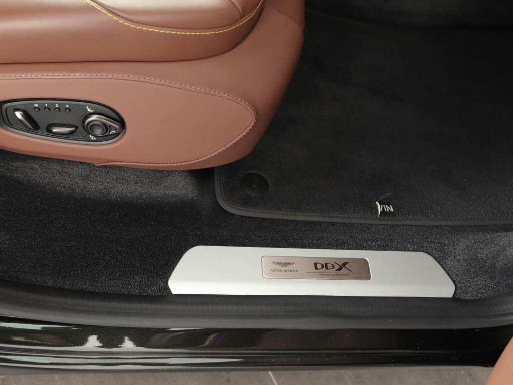 Aston Martin DBX