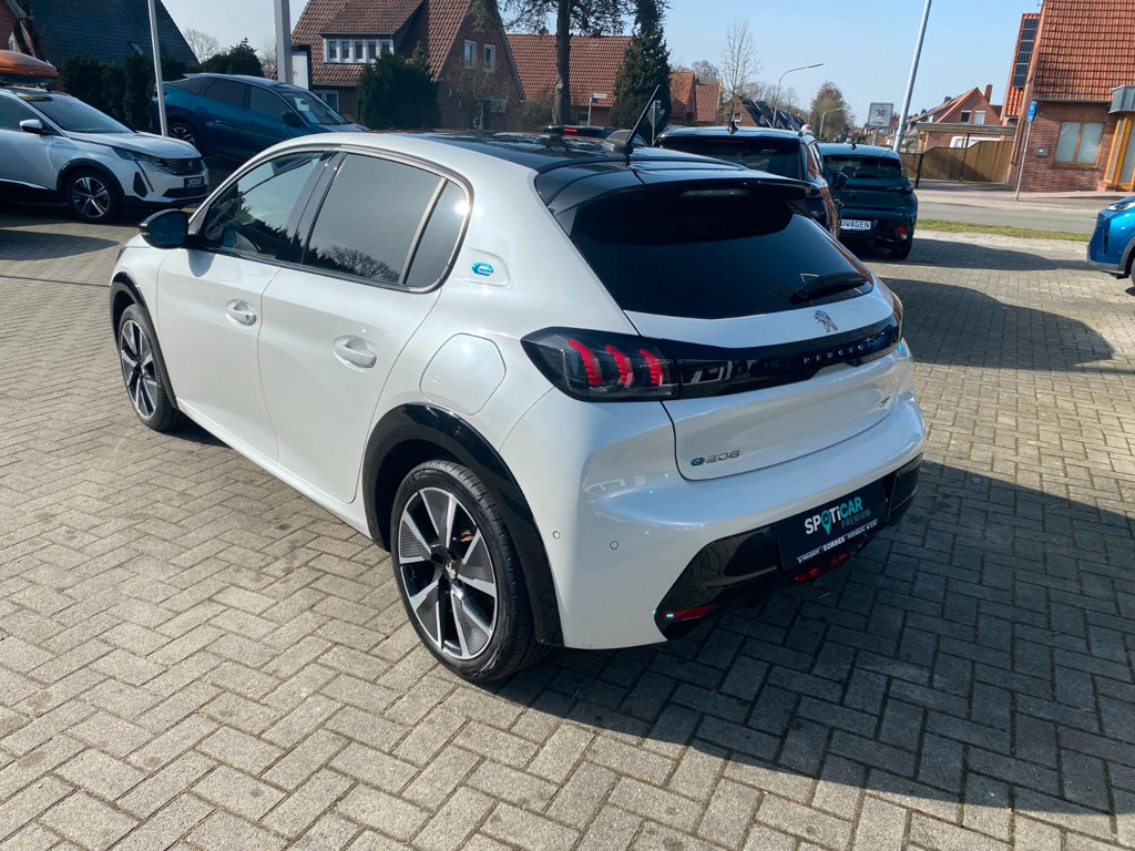 Peugeot e-208