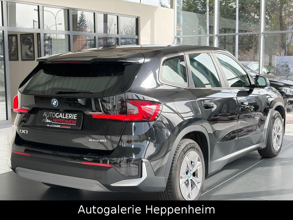 BMW iX1