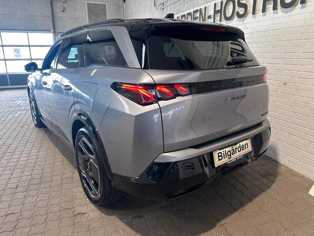 Peugeot E-5008