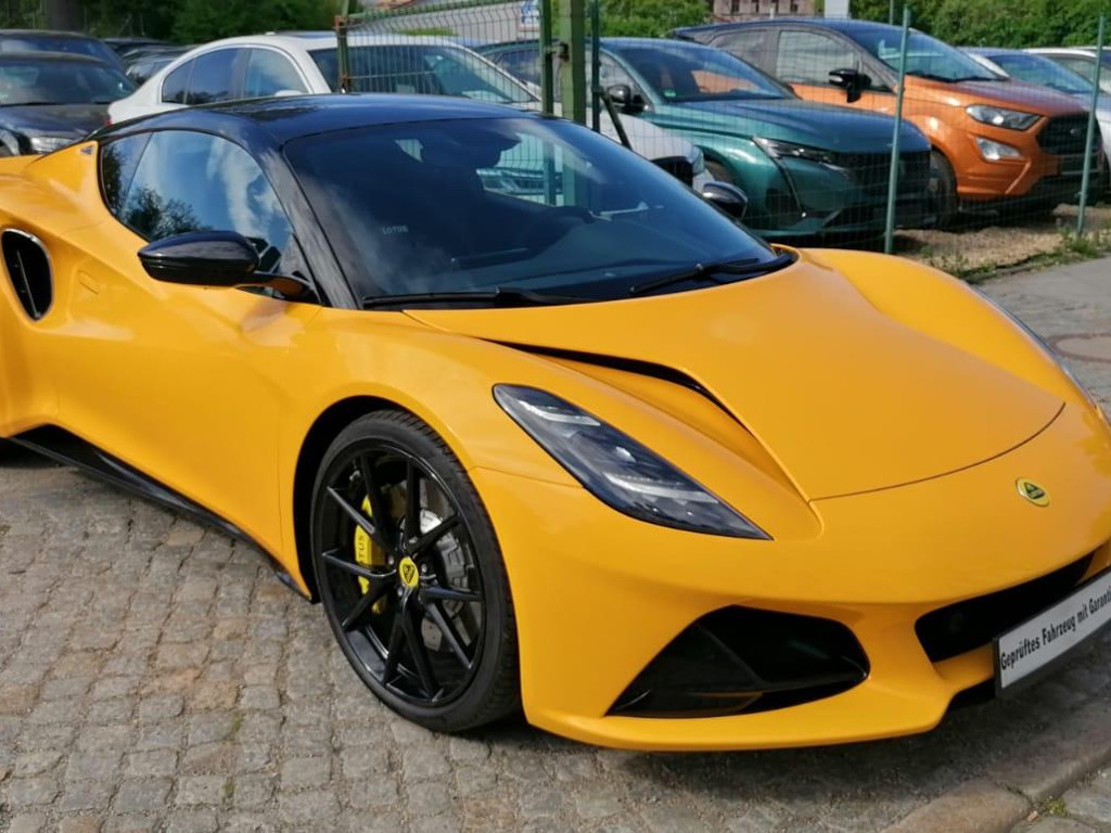 Lotus Emira 2023 Benzine