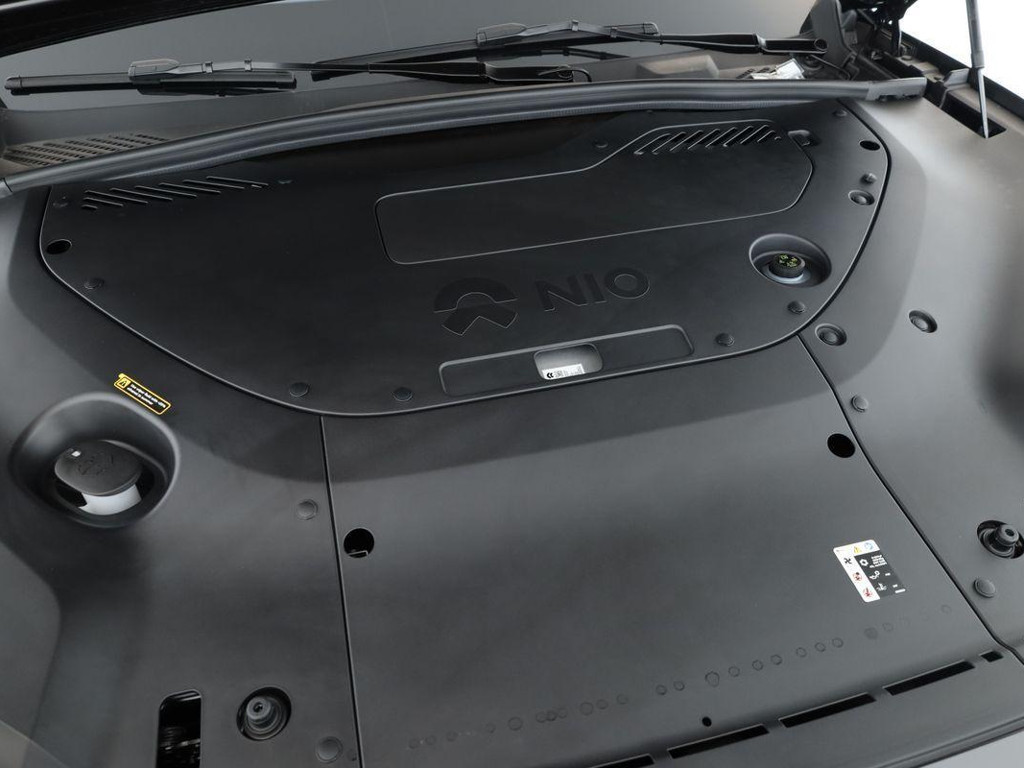 NIO EL8