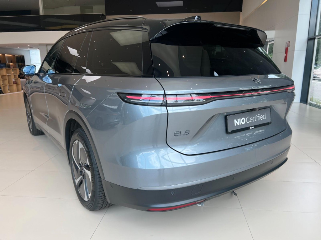 NIO EL8