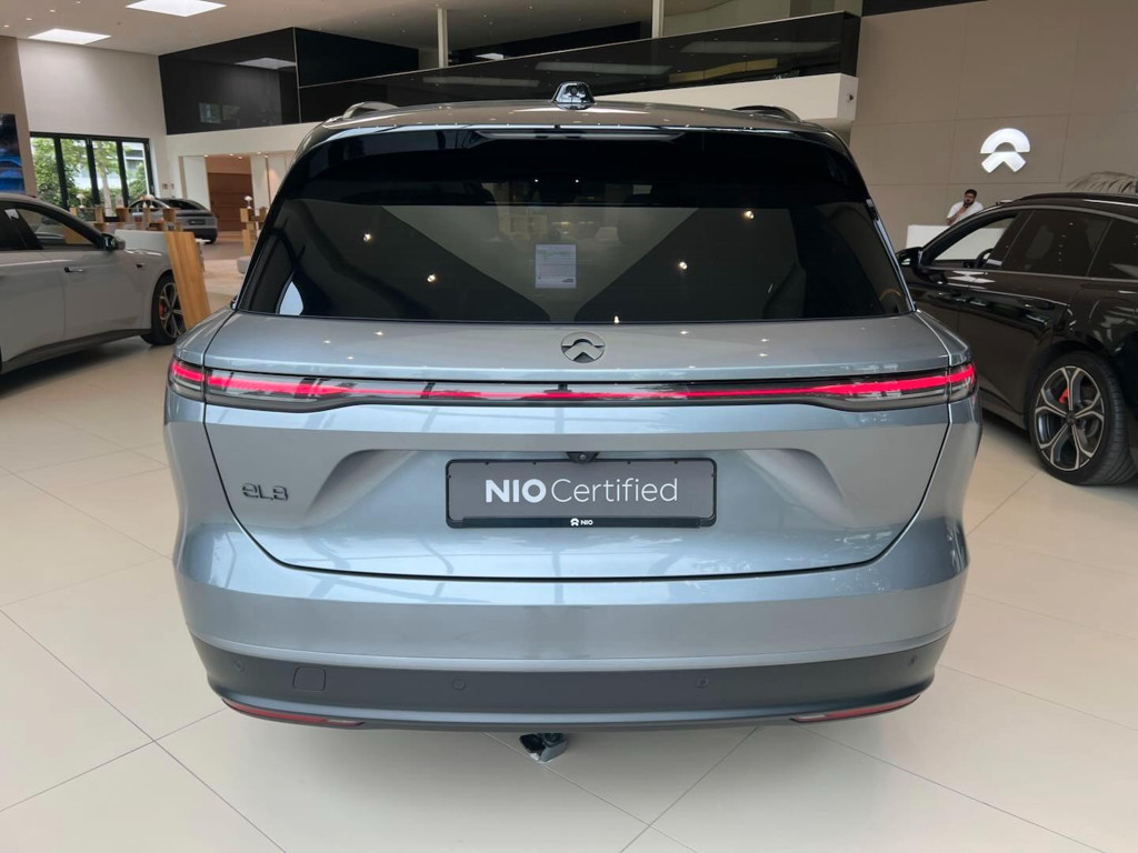 NIO EL8