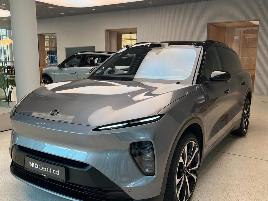 NIO EL8