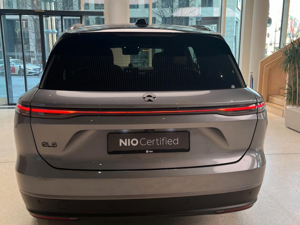 NIO EL8