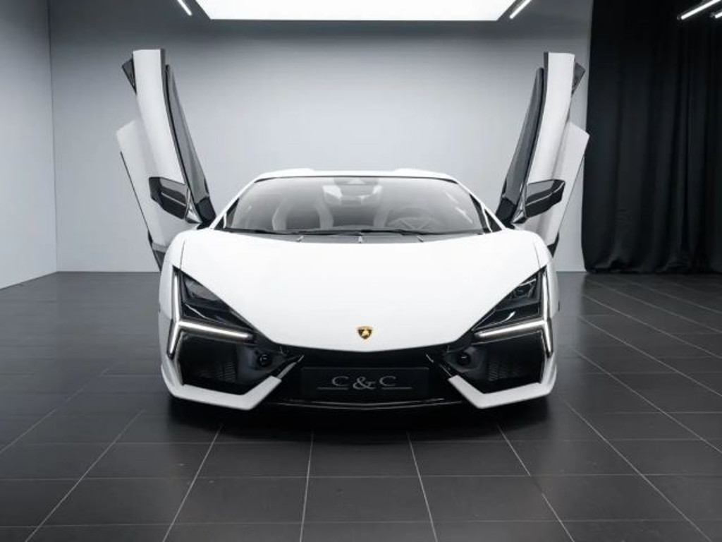 Lamborghini Revuelto
