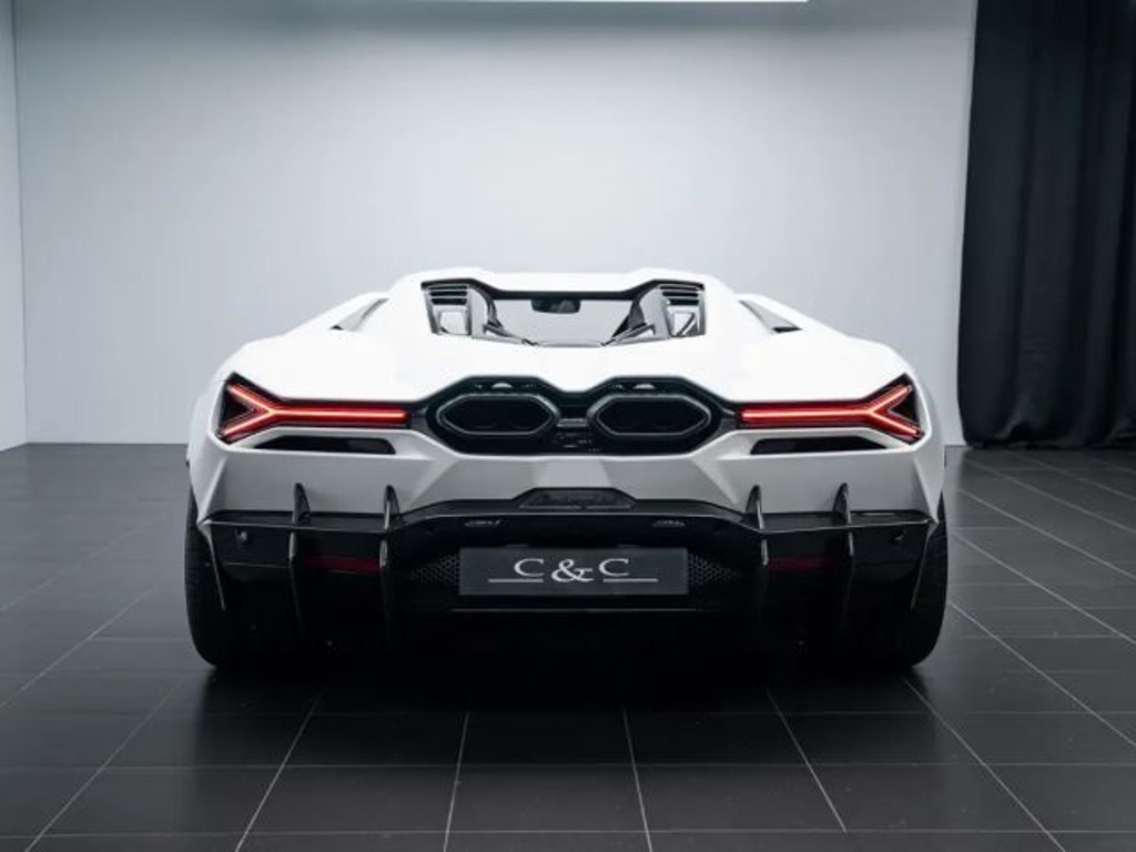 Lamborghini Revuelto