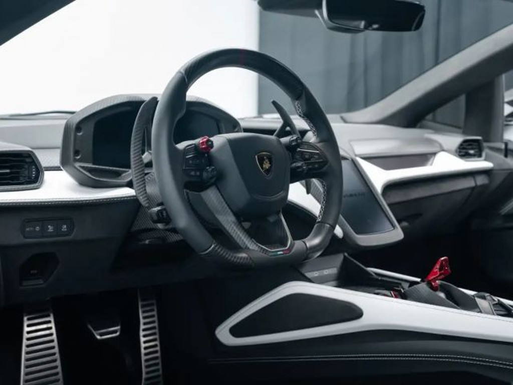 Lamborghini Revuelto