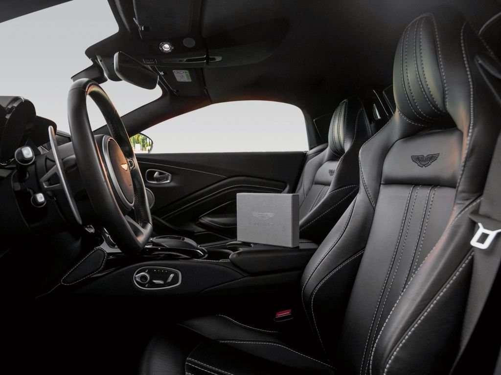 Aston Martin Vantage