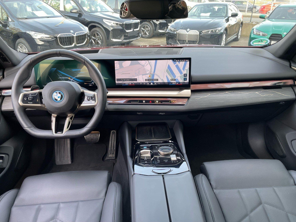 BMW i5