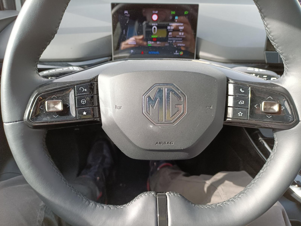 MG MG4