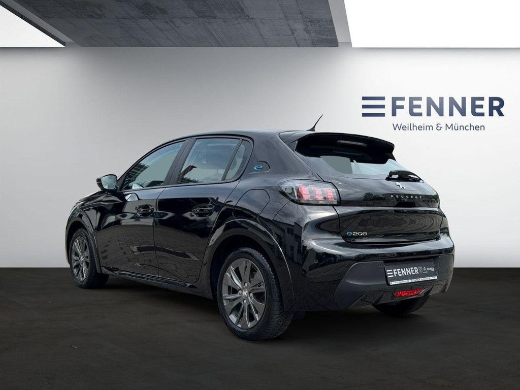 Peugeot e-208