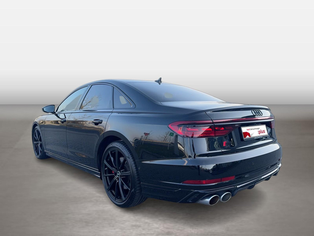 Audi S8