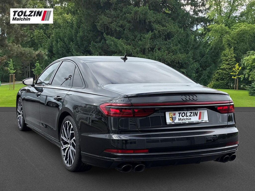 Audi S8