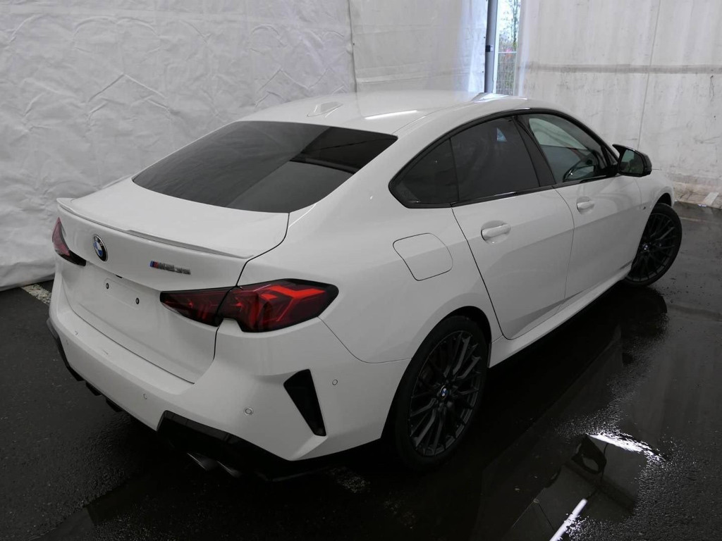 BMW M235