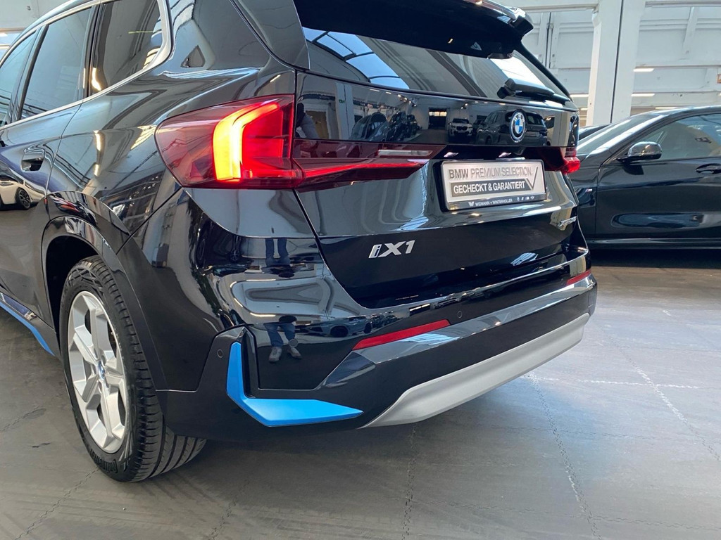 BMW iX1