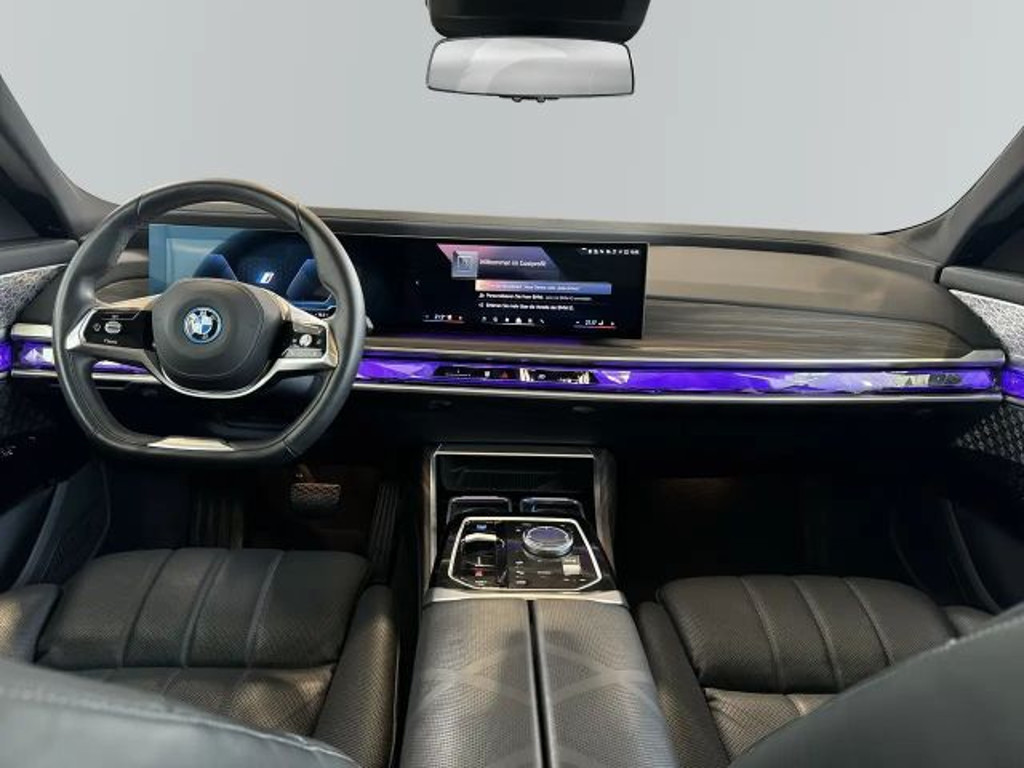 BMW i7