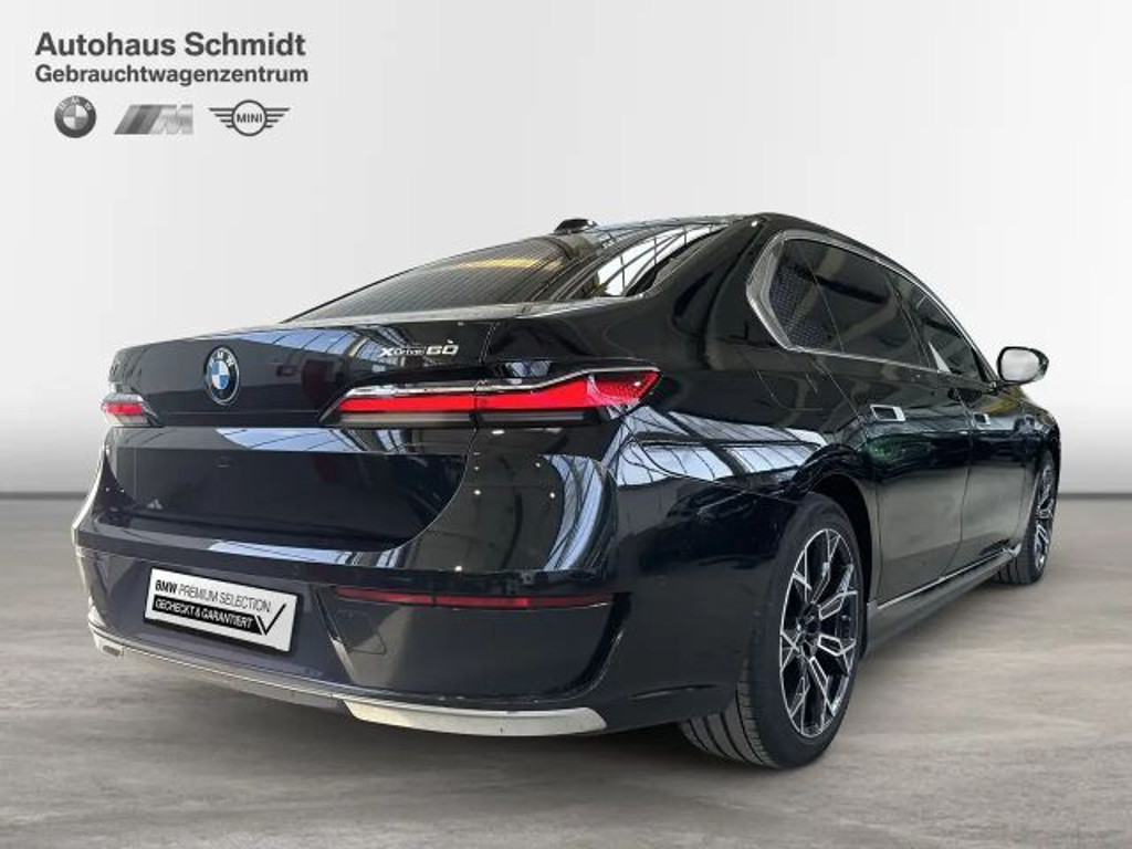 BMW i7