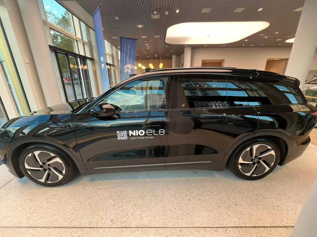 NIO EL8
