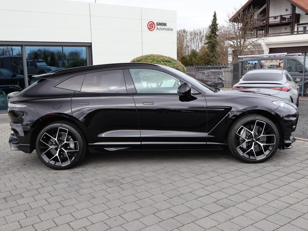 Aston Martin DBX