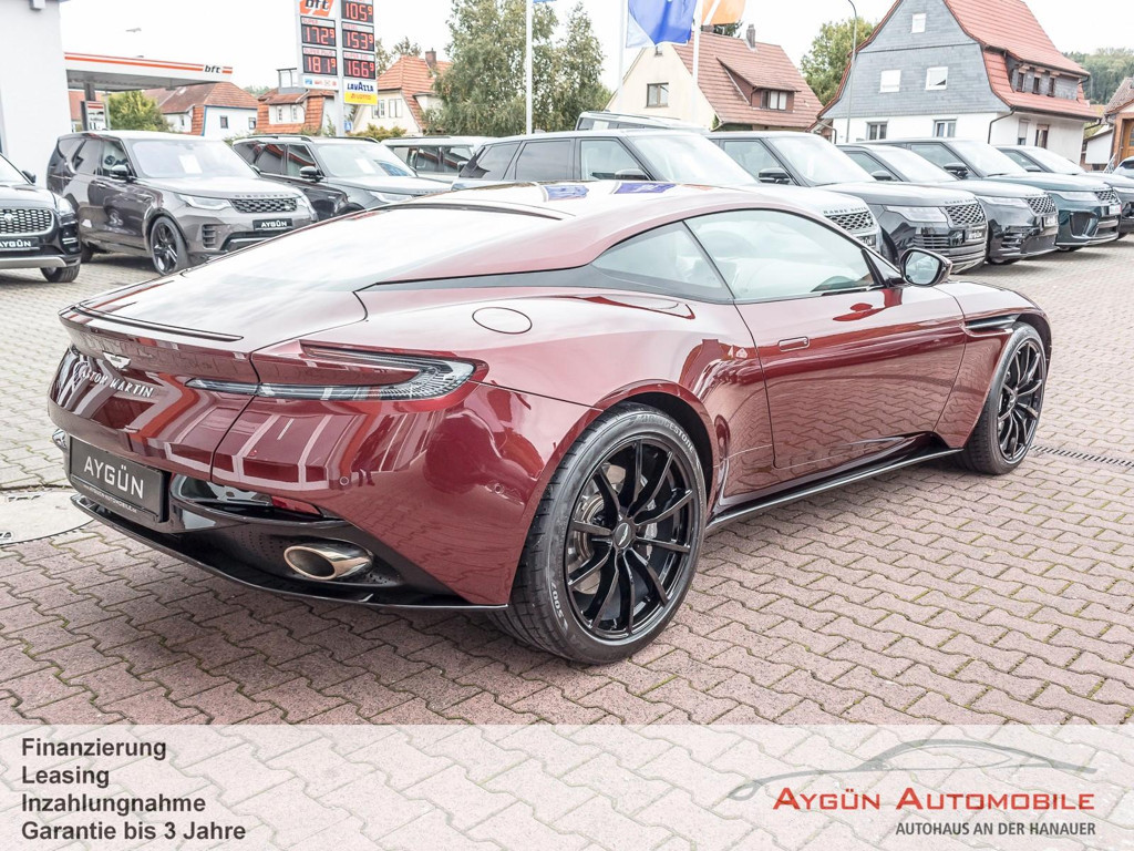 Aston Martin DB11