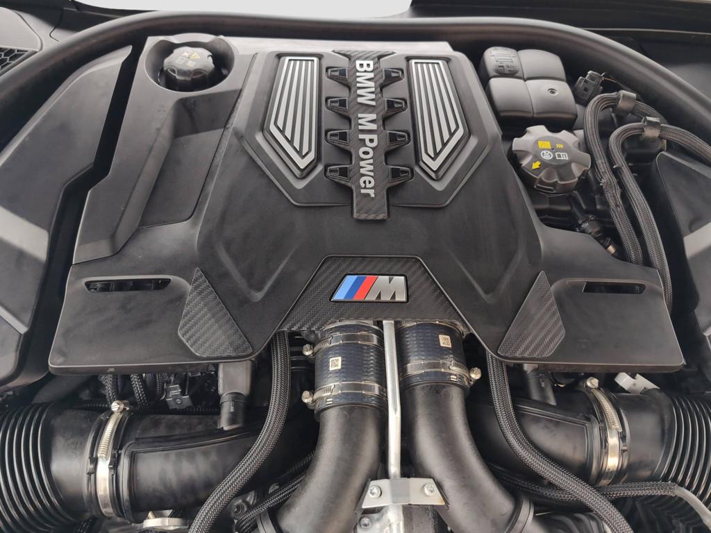 BMW M8