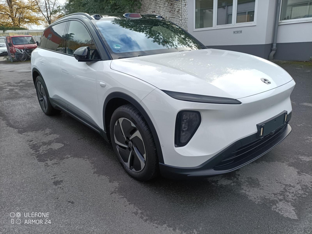 NIO EL6