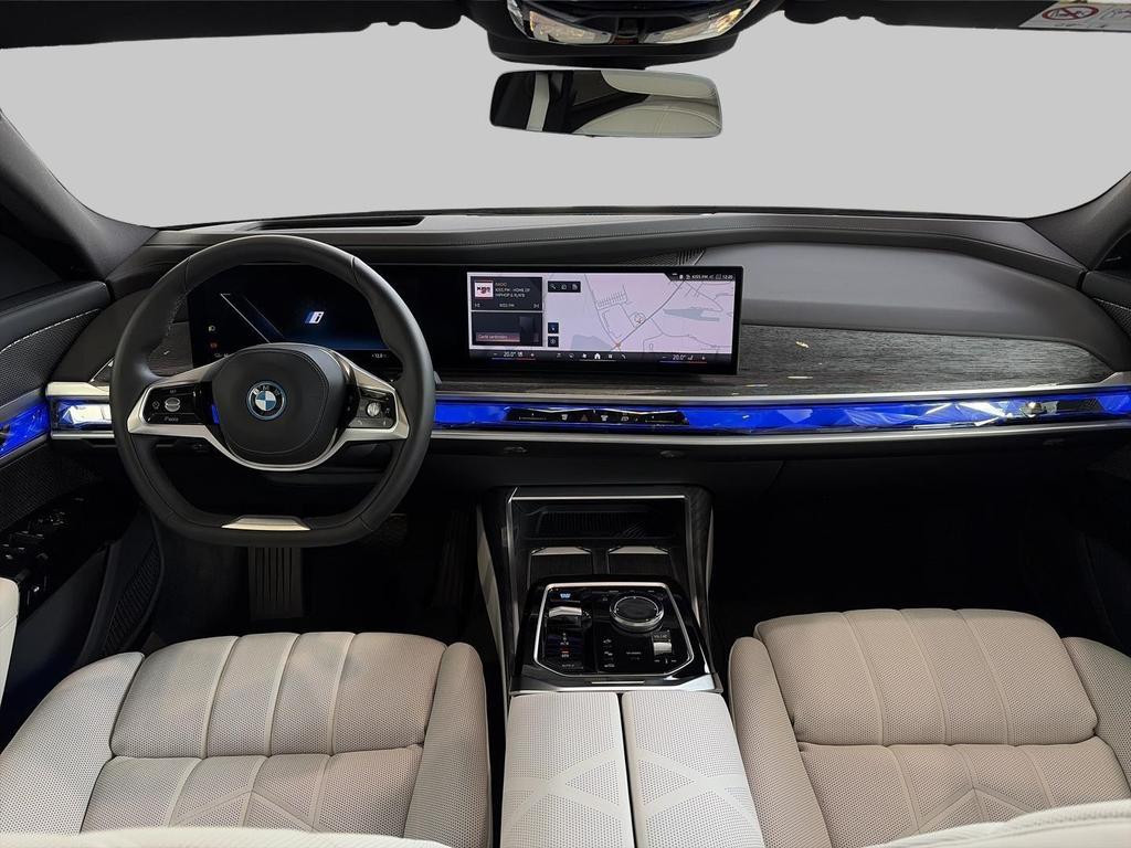 BMW i7