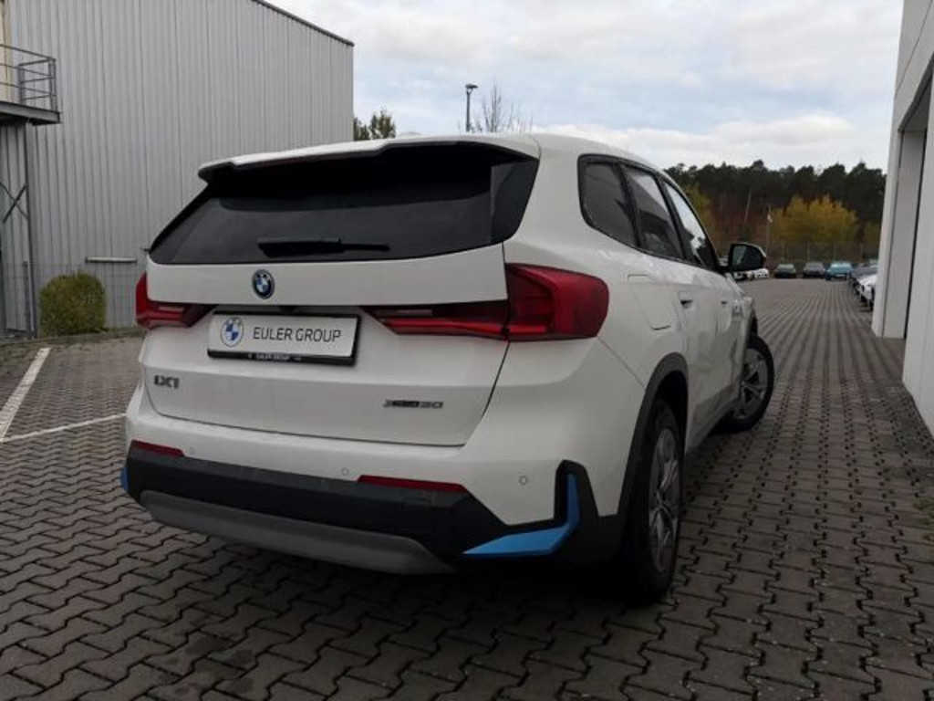 BMW iX1