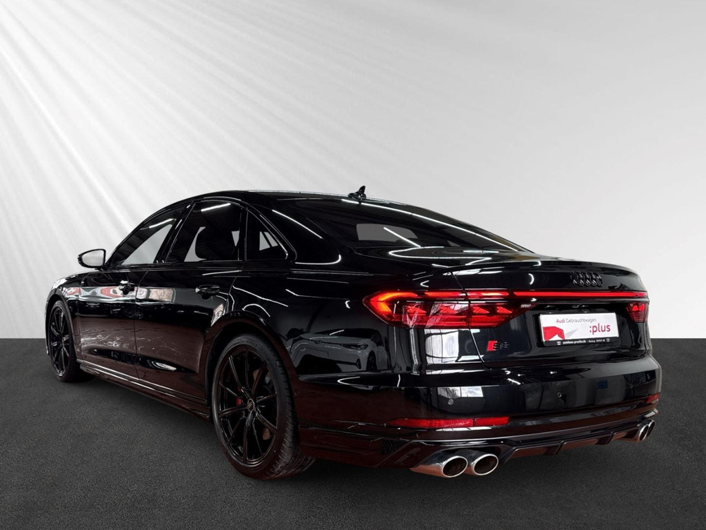 Audi S8