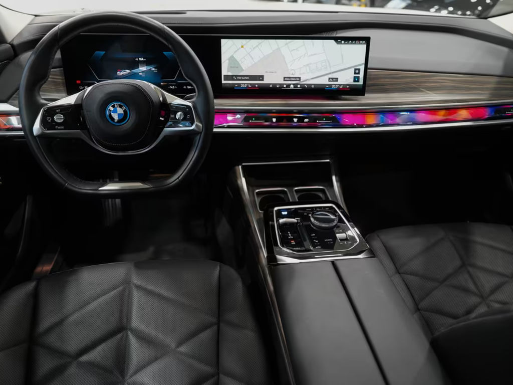 BMW i7