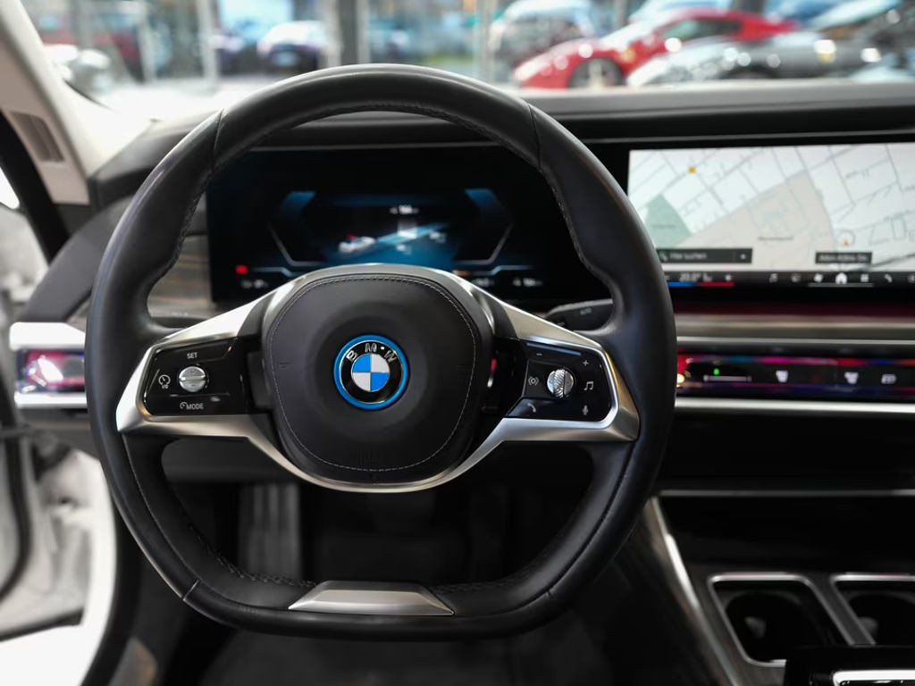 BMW i7