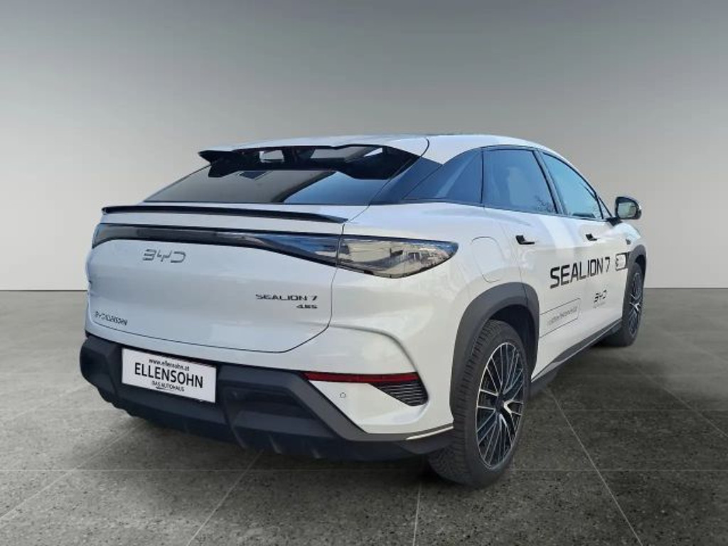 BYD Sealion 7