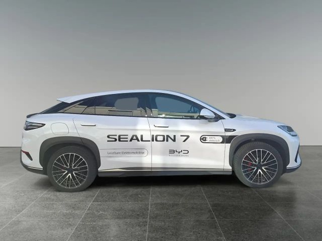 BYD Sealion 7