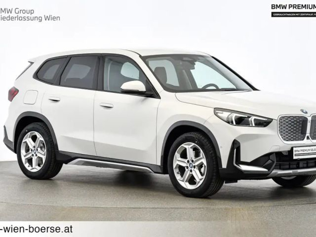 BMW iX1