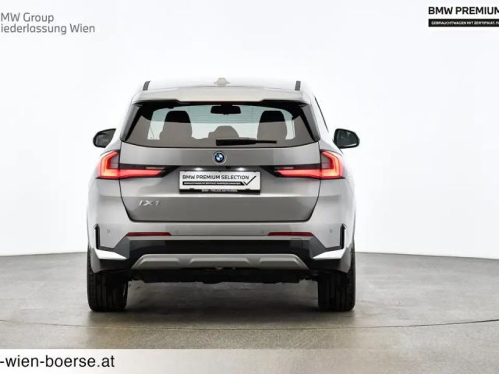BMW iX1