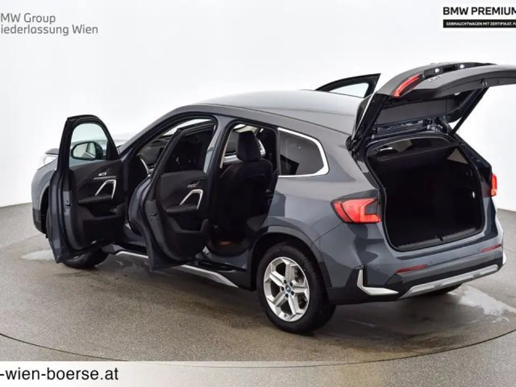 BMW iX1