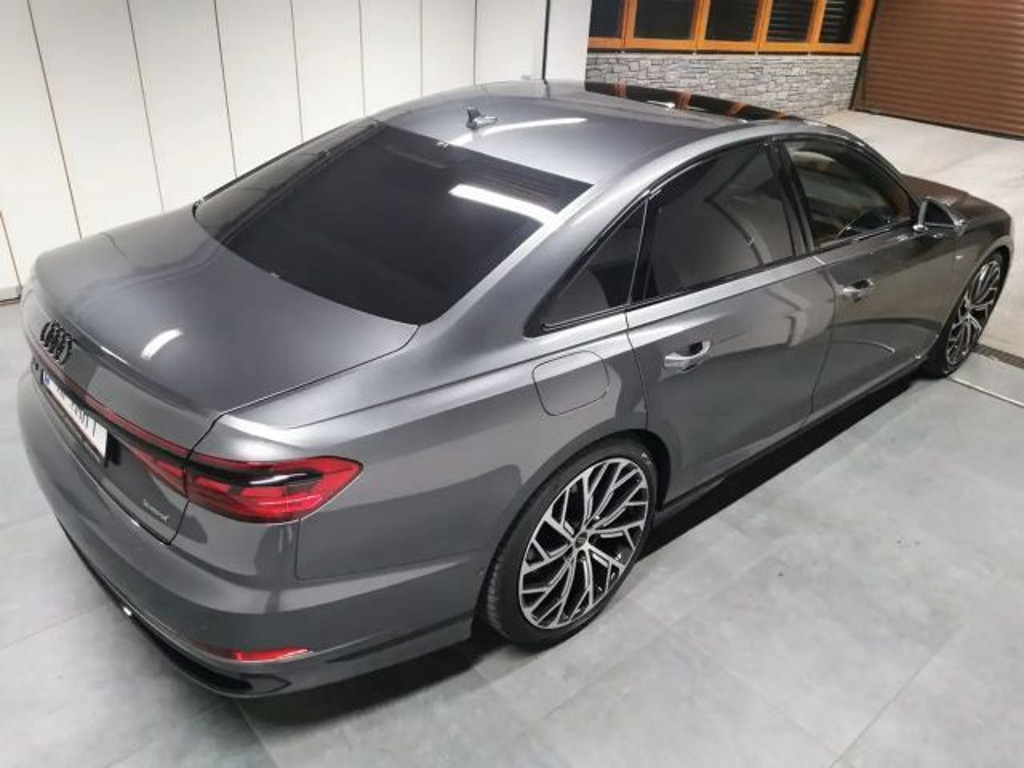 Audi S8