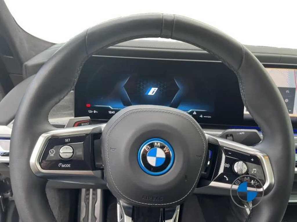 BMW i7