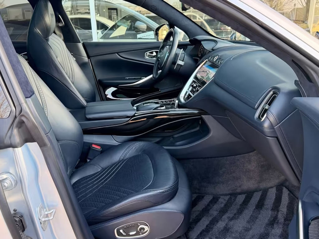 Aston Martin DBX