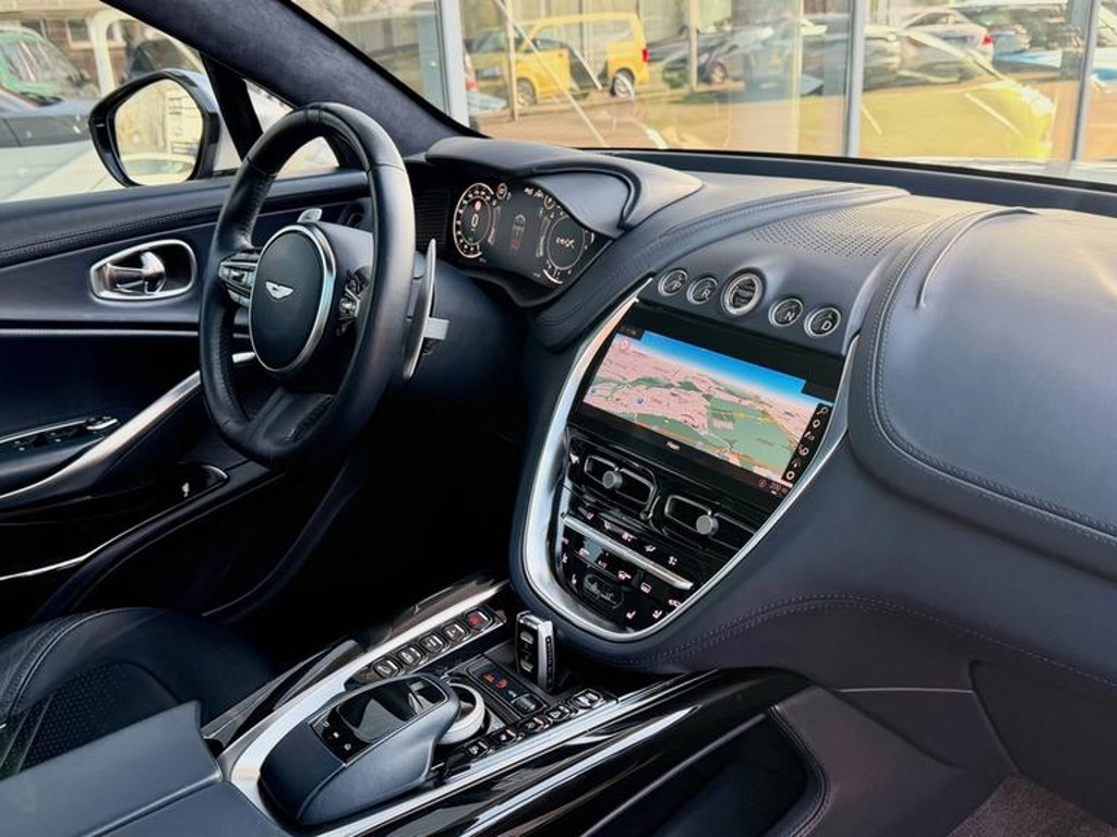 Aston Martin DBX