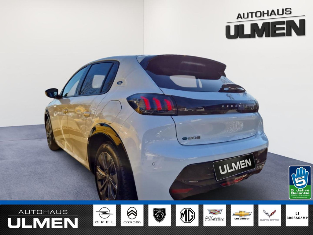 Peugeot e-208