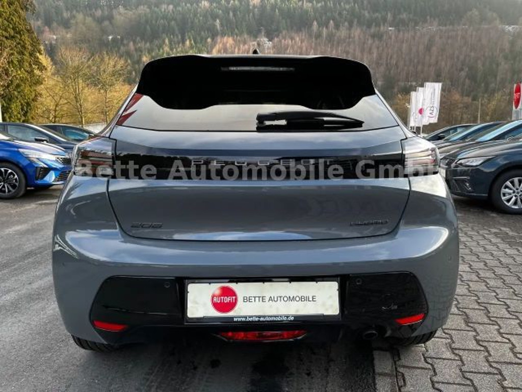 Peugeot e-208